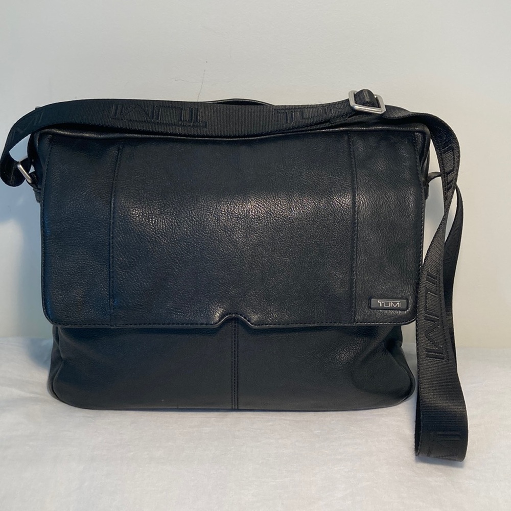 Tumi leather messenger tech lots of pockets - Picture 1 of 16